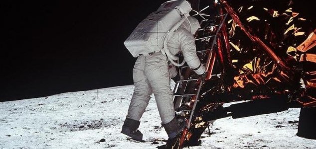 Original Apollo 11 tapes to fetch $2 million News-aldrin-moon-shadow