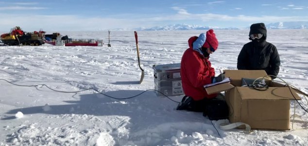 Vast salty groundwater system discovered in Antarctica News-antarctic-expedition-ice