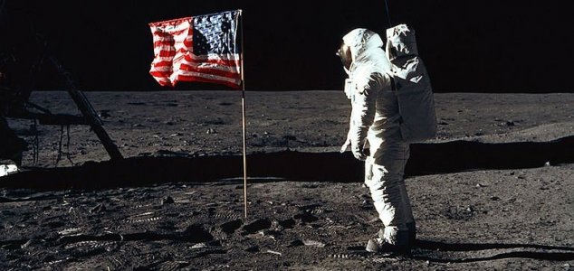 First ever lunar dust samples go up for auction News-apollo-11-moon-flag