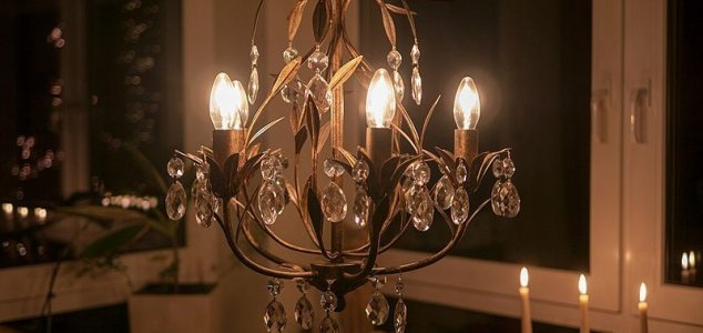 Woman is planning to marry a chandelier News-chandelier