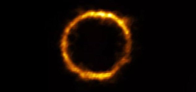 Ancient galaxy looks surprisingly familiar News-galaxy-ring