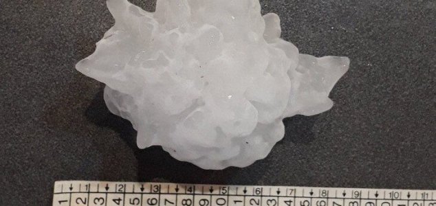 Record-breaking hail described as 'gargantuan' News-gargantuan-hail