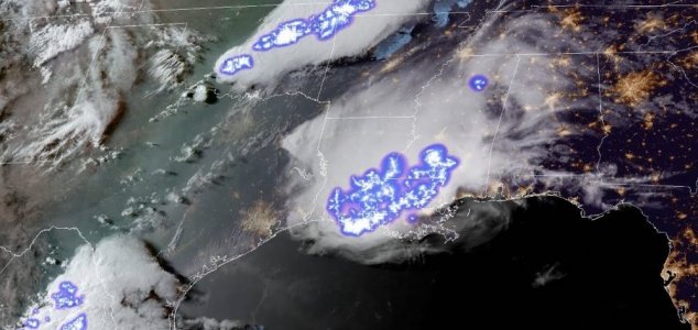 Record-breaking lightning flash traveled almost 500 miles News-noaa-lighting-long