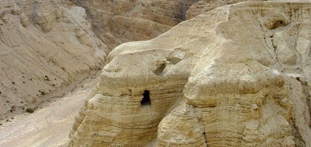 'Blank' Dead Sea Scrolls actually do contain text News-qumran-scrolls