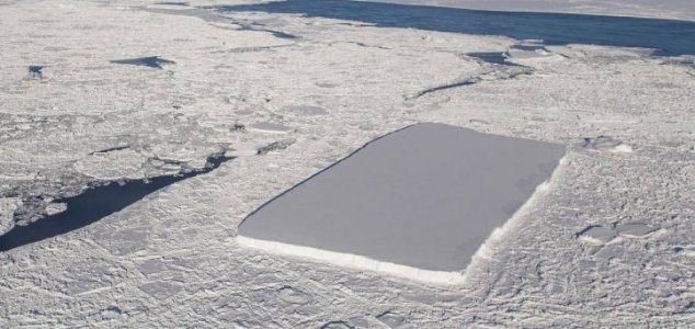 NASA photographs second rectangular iceberg News-rectangle-iceberg