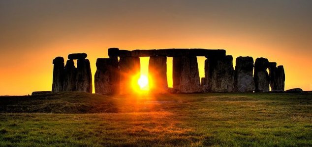 Huge Neolithic circle found near Stonehenge News-stonehenge-sun