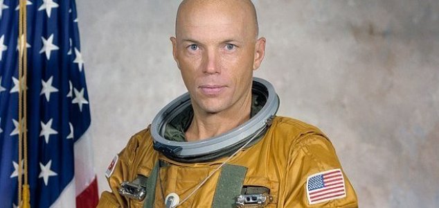 Revisited: astronaut saw 'snake' out in space News-story-musgrave