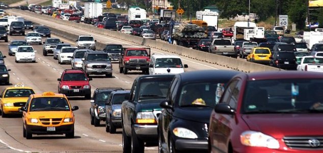 Driver films 'rotating disc' while stuck in traffic News-traffic-jam-us