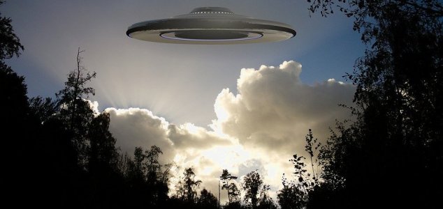 Pentagon has 180 days to disclose UFO data News-ufo-hover