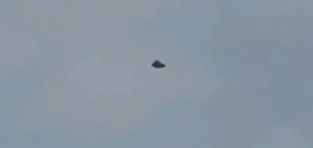 UFO NEWS ~ 'Bulging triangle' UFO appears over Islamabad for two hours plus MORE News-ufo-islamabad