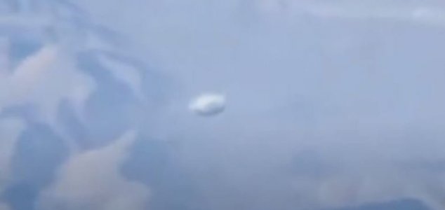 Is this UFO video simply too good to be true ? News-ufo-plane-2021