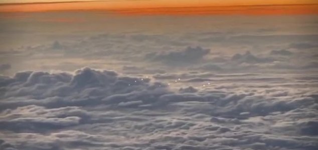 Pilot films mystery lights over South China Sea News-ufos-scs-formation