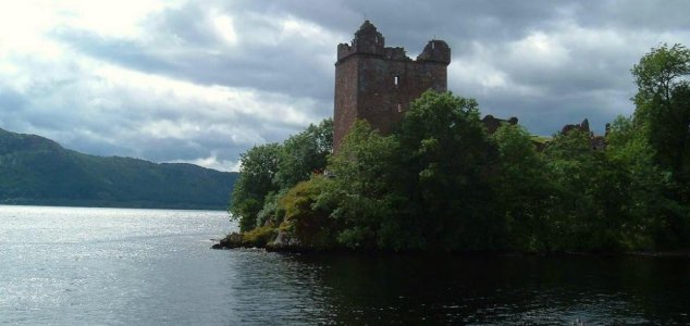 Sonar picks up 25ft 'creature' in Loch Ness News-urquhart-castle