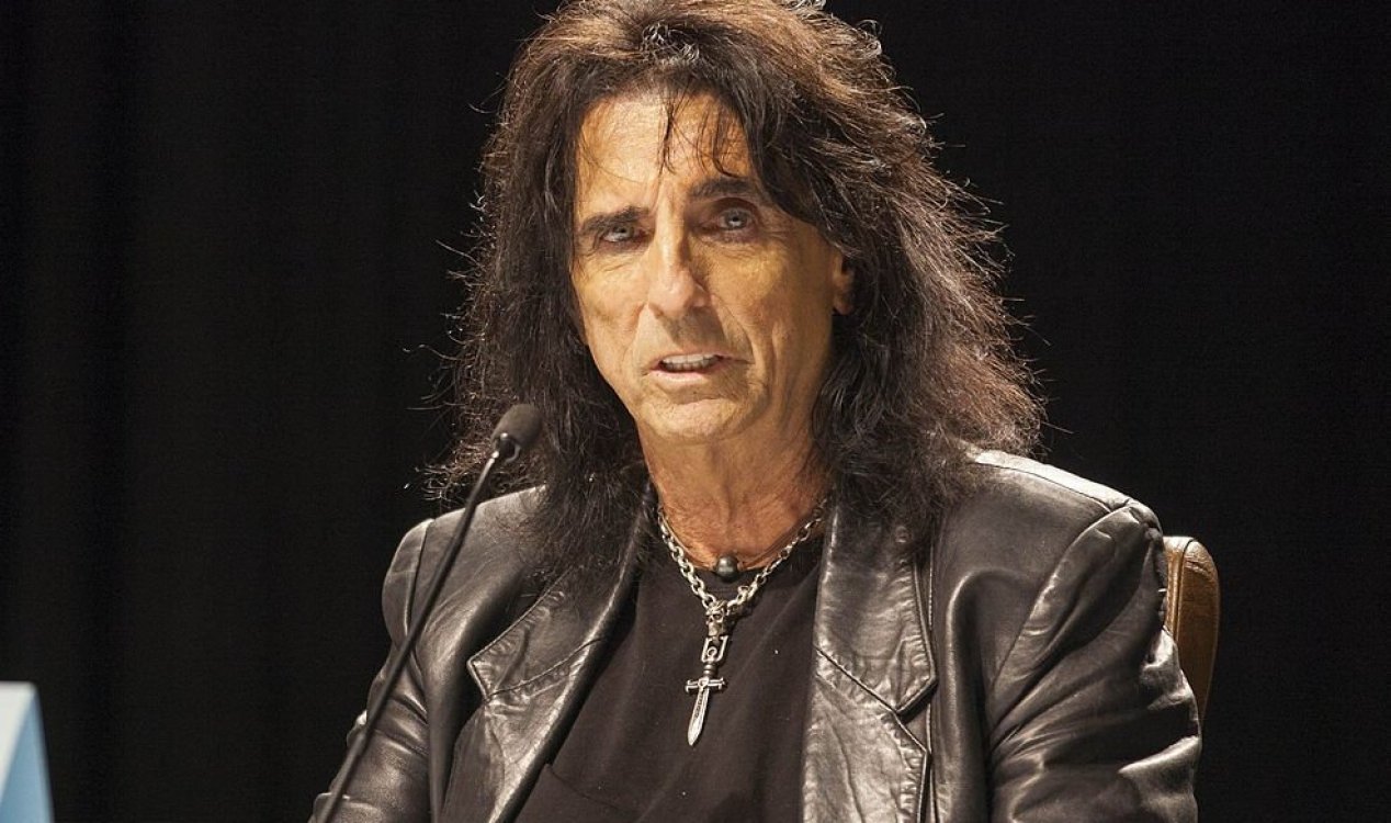 Alice Cooper e Cher entre cantores que encontraram um fantasma