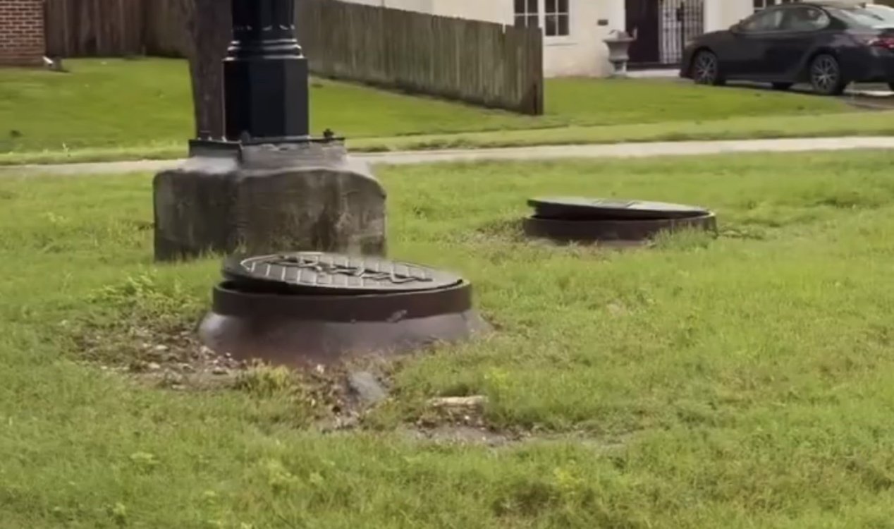 Manhole covers in New Orleans