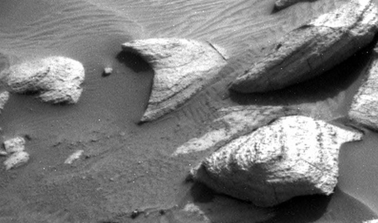 Starfleet badge on Mars.