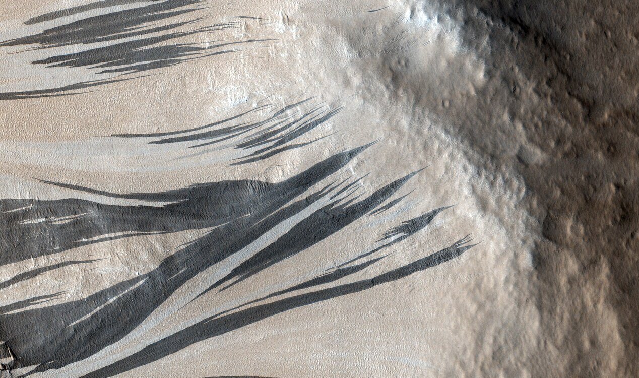 Mars streaks