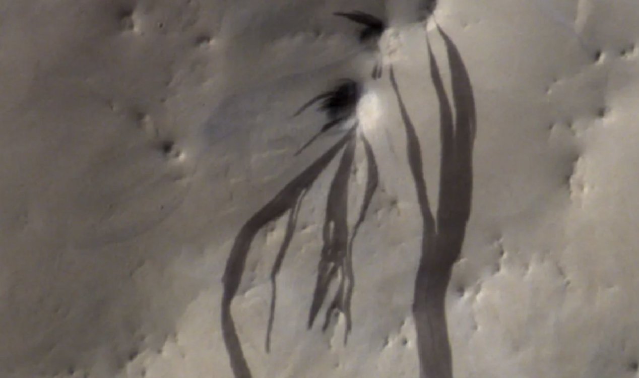 Mars streaks