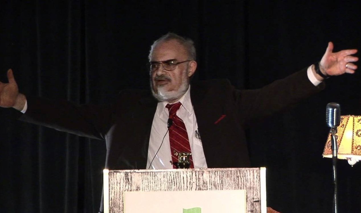 Stanton Friedman giving a talk at the University of New Brunswick.