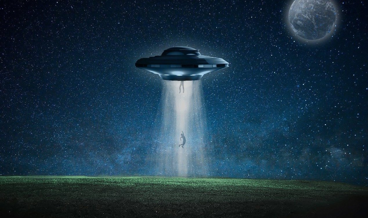Why do so many people assume that UFOs are extraterrestrial? News-hq-ufo-abduct-2