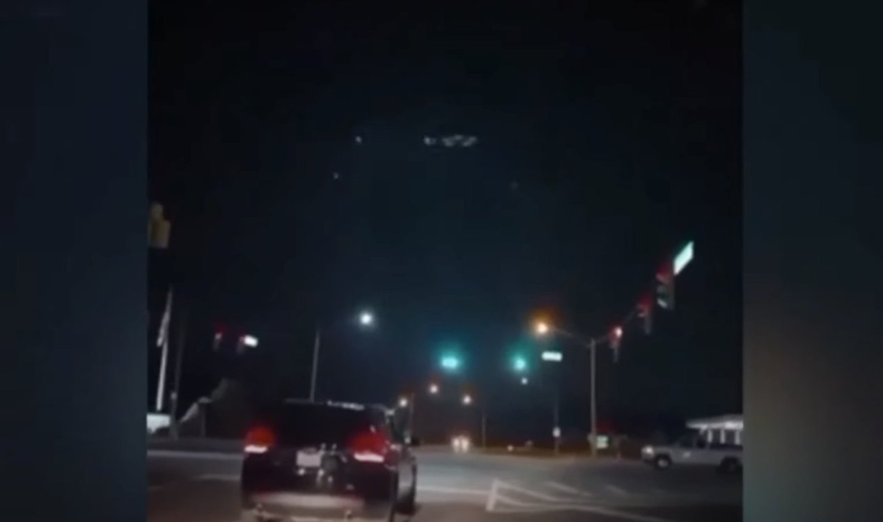 UFO NEWS ~ Mysterious rotating lights filmed over Middletown, Ohio plus MORE News-hq-ufo-ohio